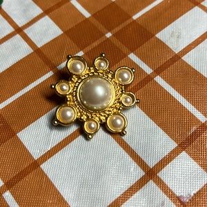 Pearl pin